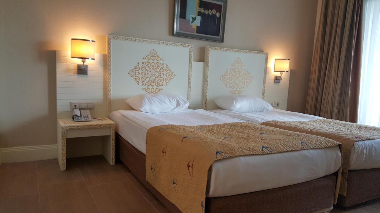 Double or Twin Room with Side Sea View,1547009308:JPEG